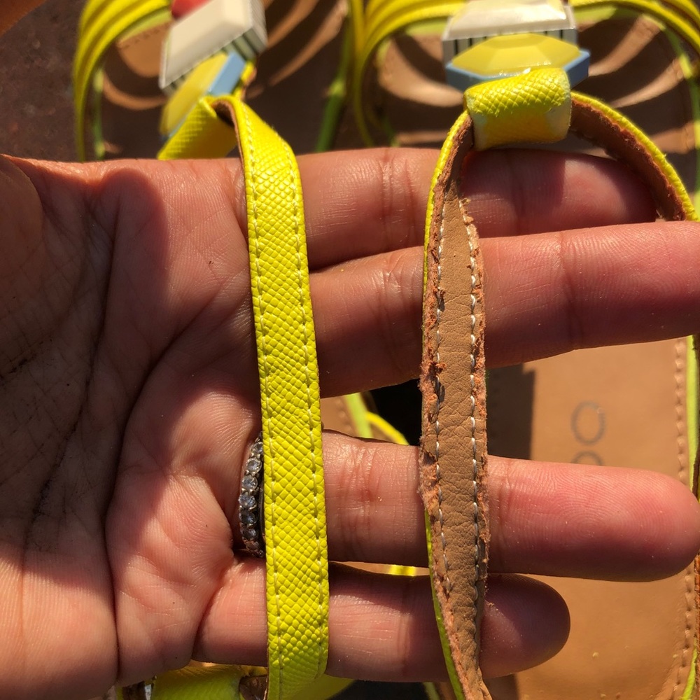 Aldo Neon Yellow Sandals with Geometric Accents - Picture 11 of 11